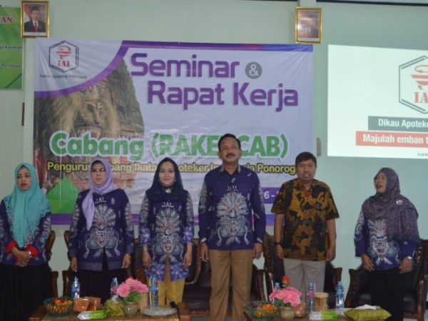 Bupati Ipong Muchlisoni di Kampus Akafarma Sunan Giri Ponorogo