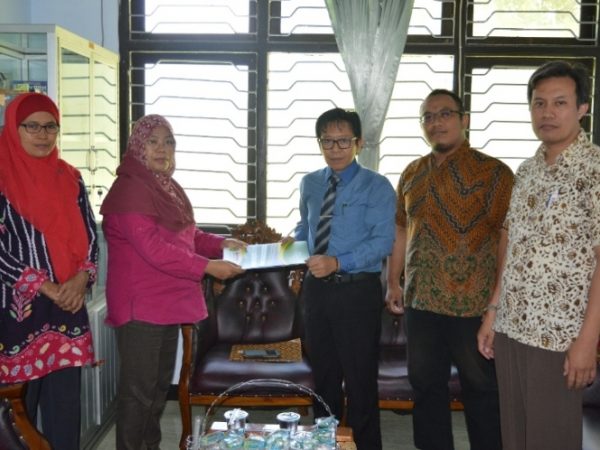 Penandatanganan MoU dengan Prodi Farmasi UNIDA Gontor